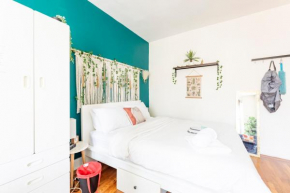 Boho Suite by Delicate Stays ROOM ONLY 25 min to Times Square near citi field, US open SHARED BATHROOM CAT FRIENDLY ONLY